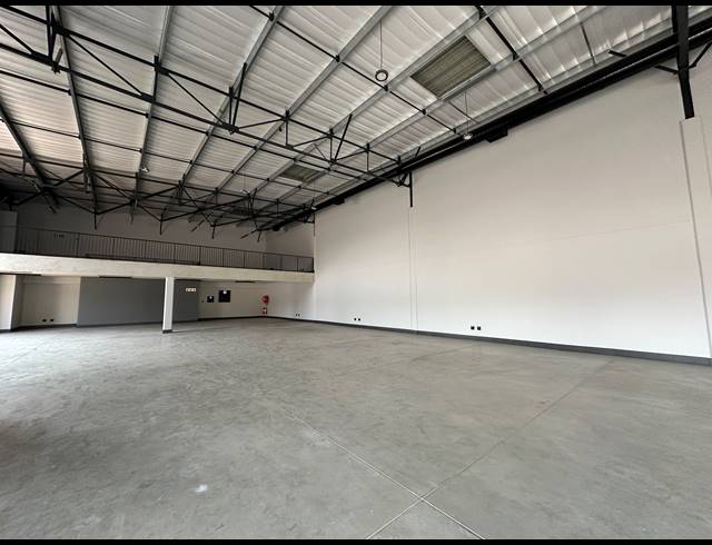 560M² WAREHOUSE TO LET IN ROOIHUISKRAAL NORTH
